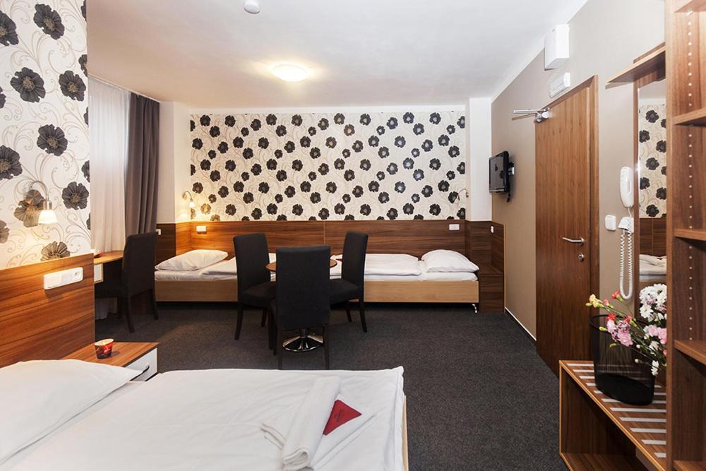 Arkada Hotel Bučovice Buitenkant foto