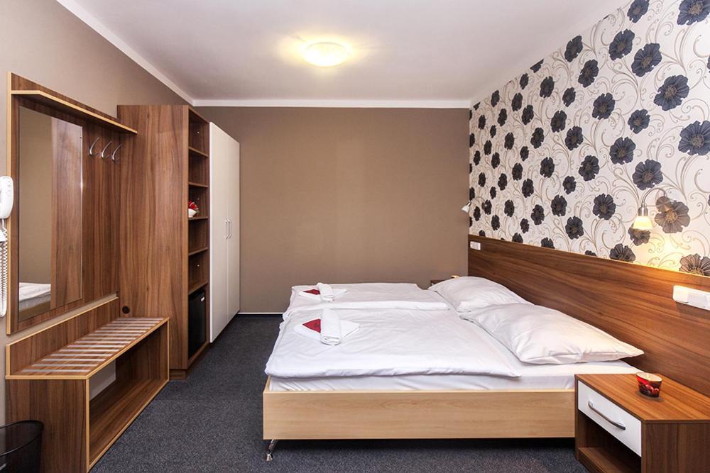 Arkada Hotel Bučovice Buitenkant foto