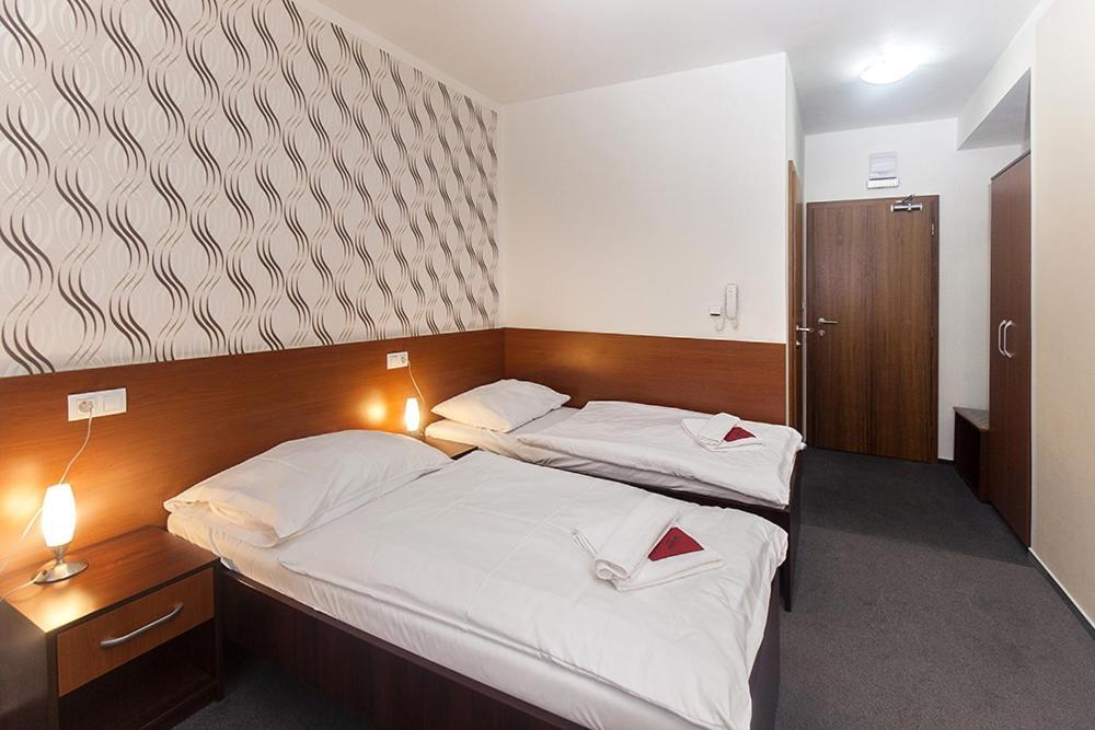 Arkada Hotel Bučovice Buitenkant foto