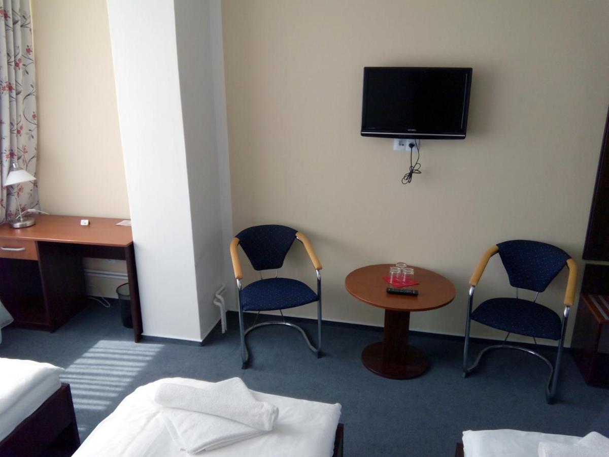 Arkada Hotel Bučovice Buitenkant foto