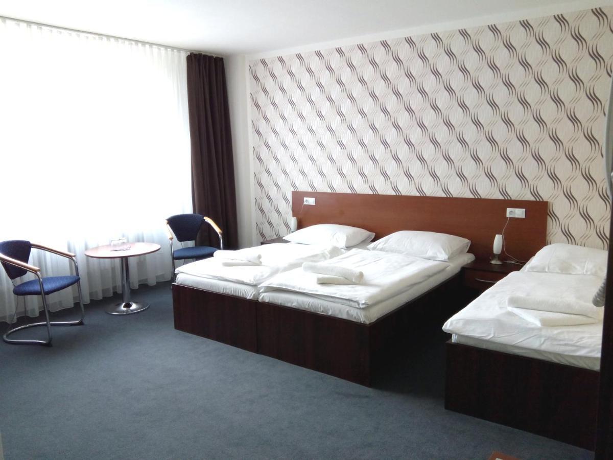 Arkada Hotel Bučovice Buitenkant foto