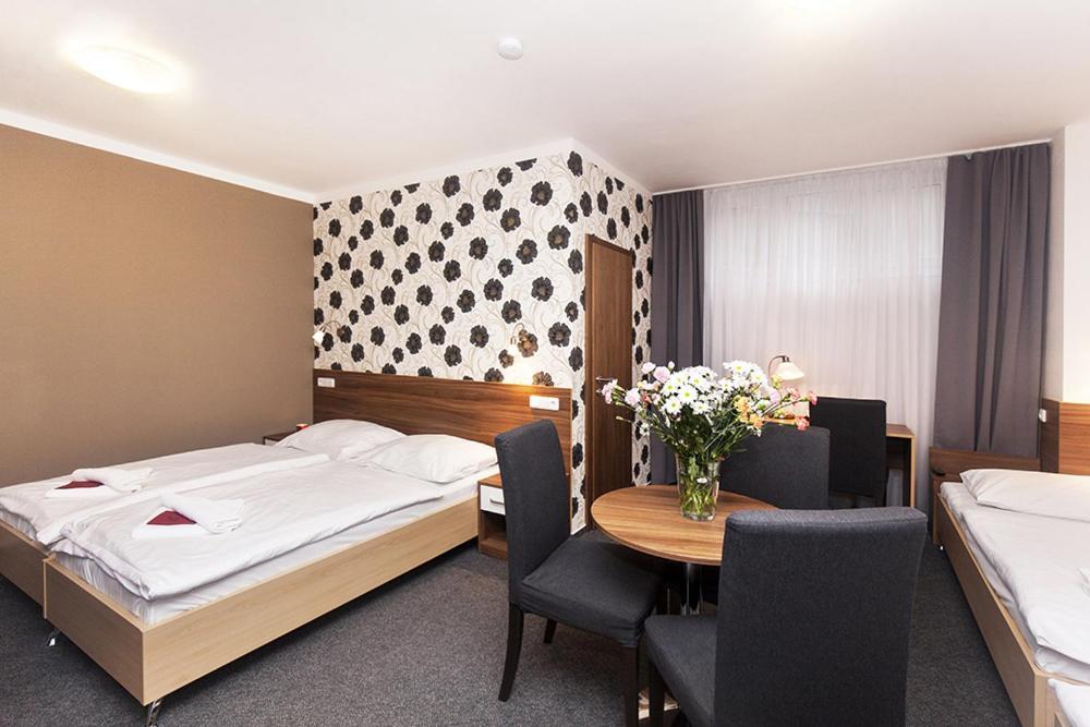 Arkada Hotel Bučovice Buitenkant foto
