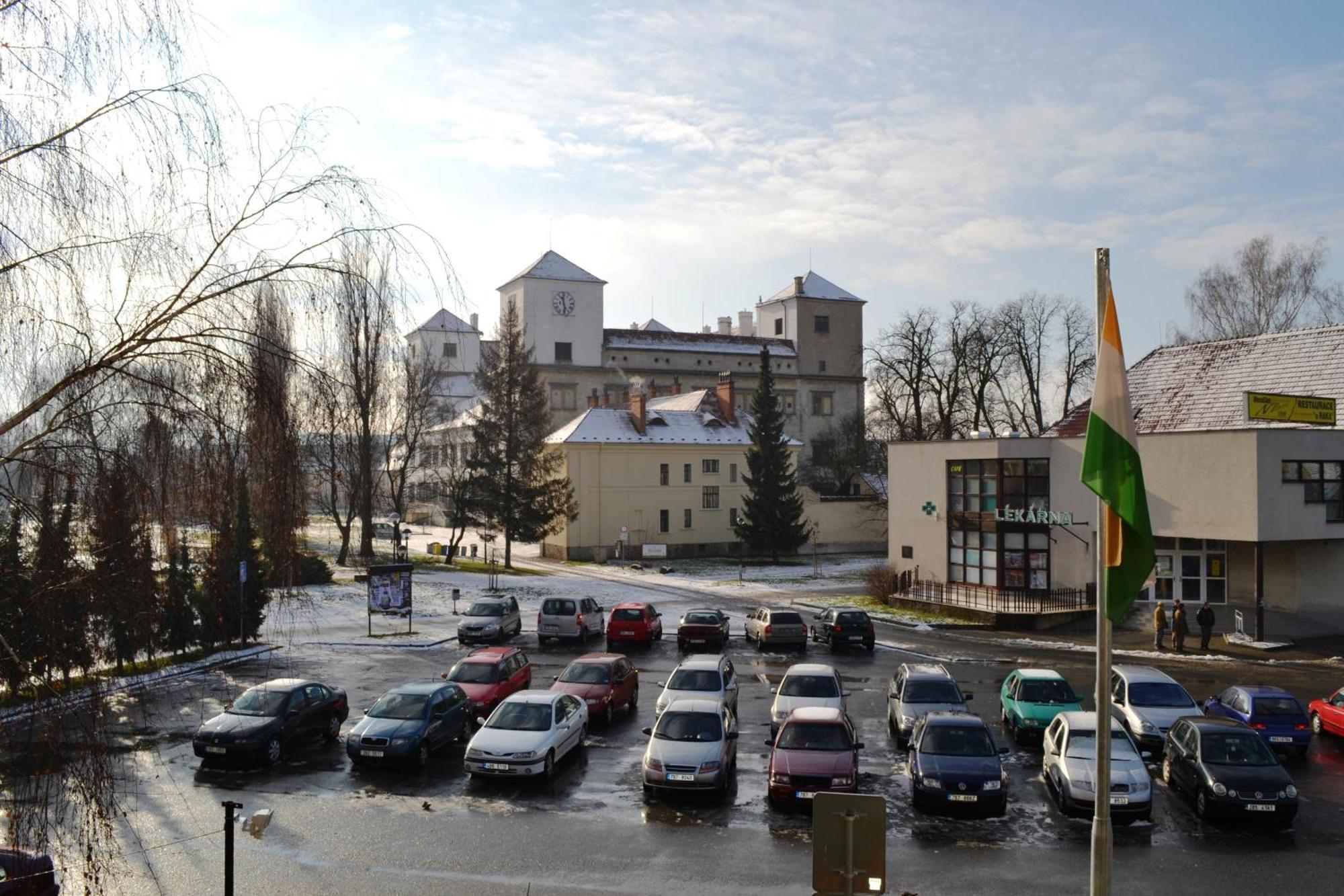 Arkada Hotel Bučovice Buitenkant foto