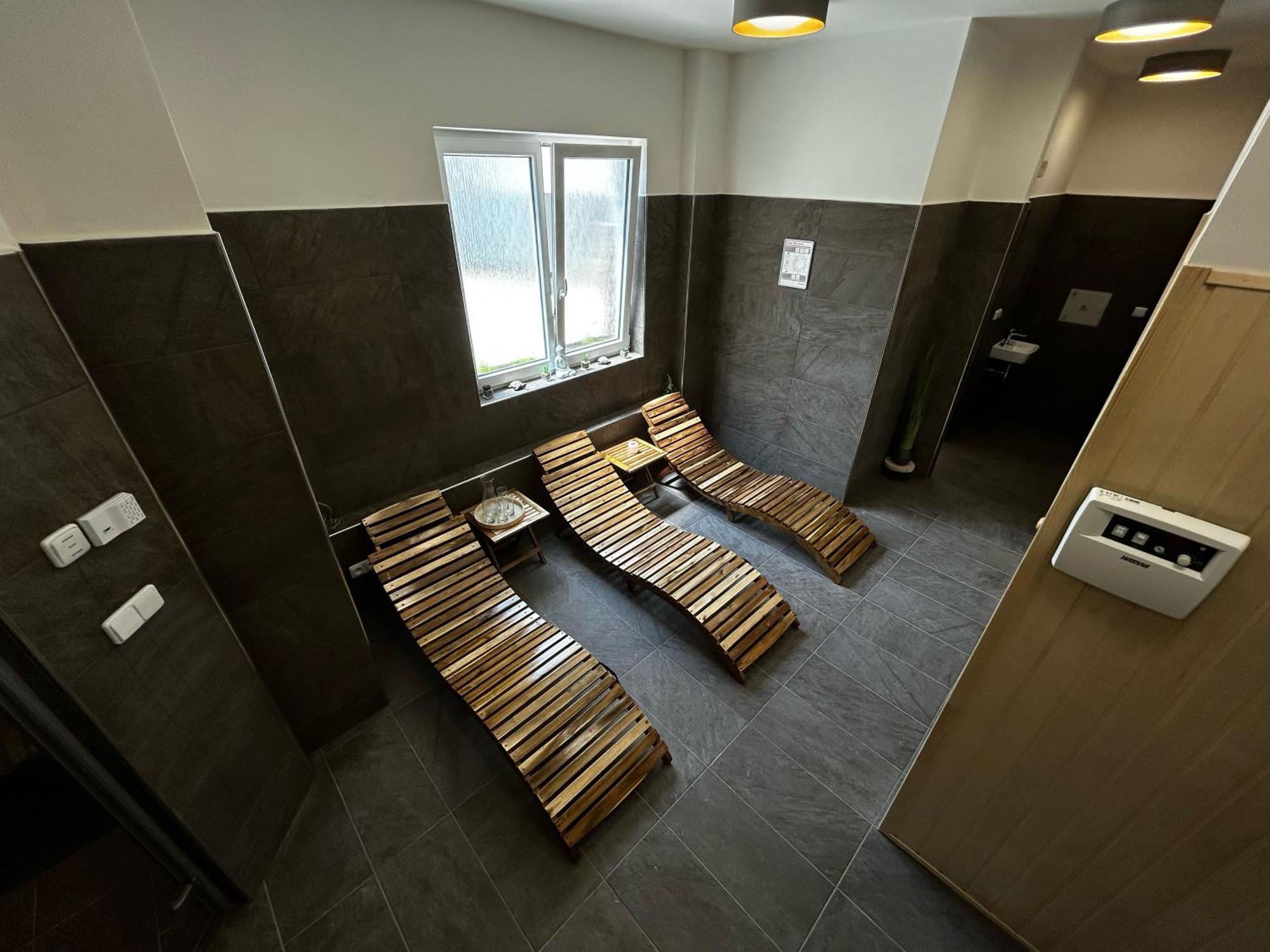Arkada Hotel Bučovice Buitenkant foto