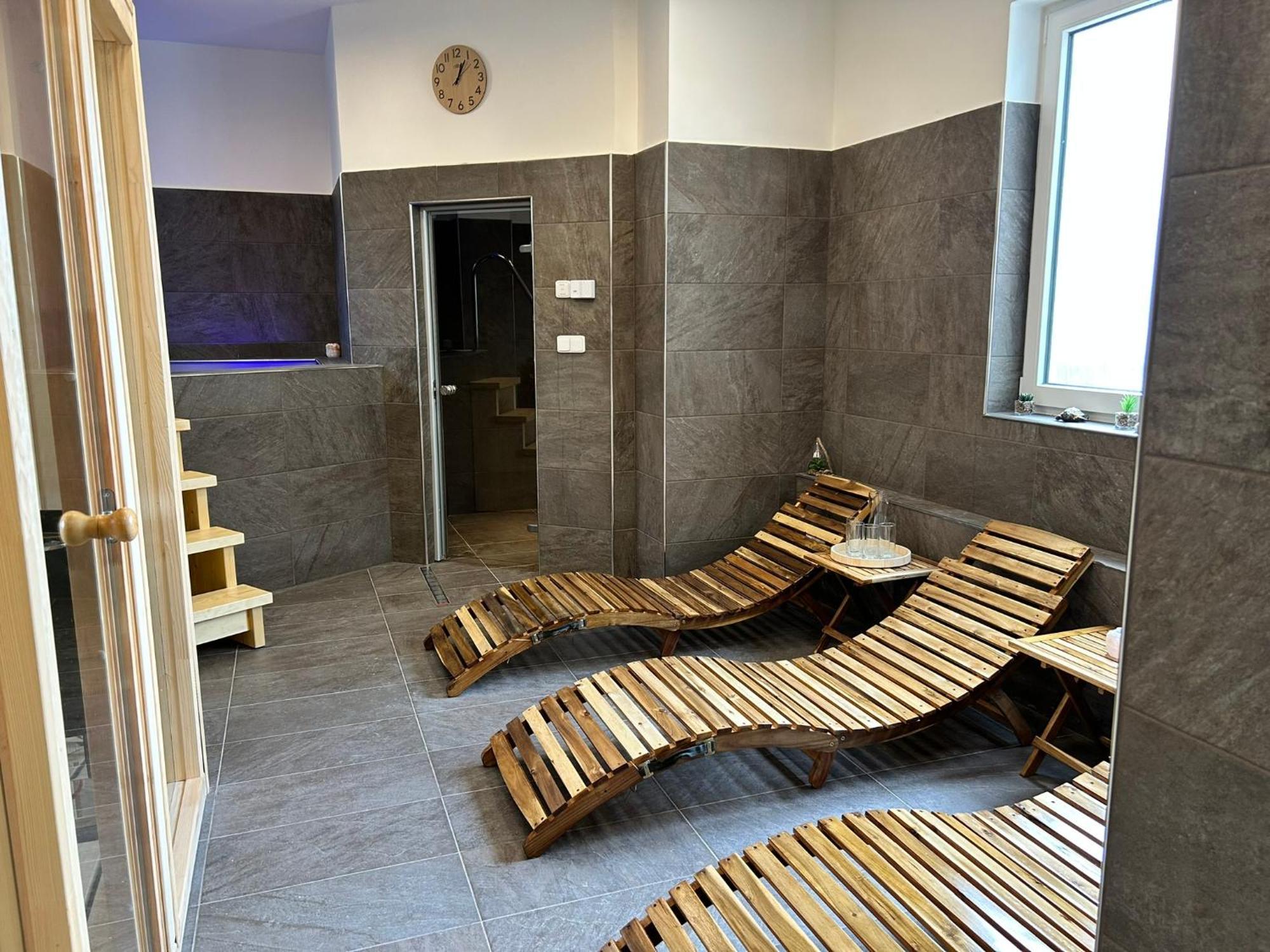 Arkada Hotel Bučovice Buitenkant foto