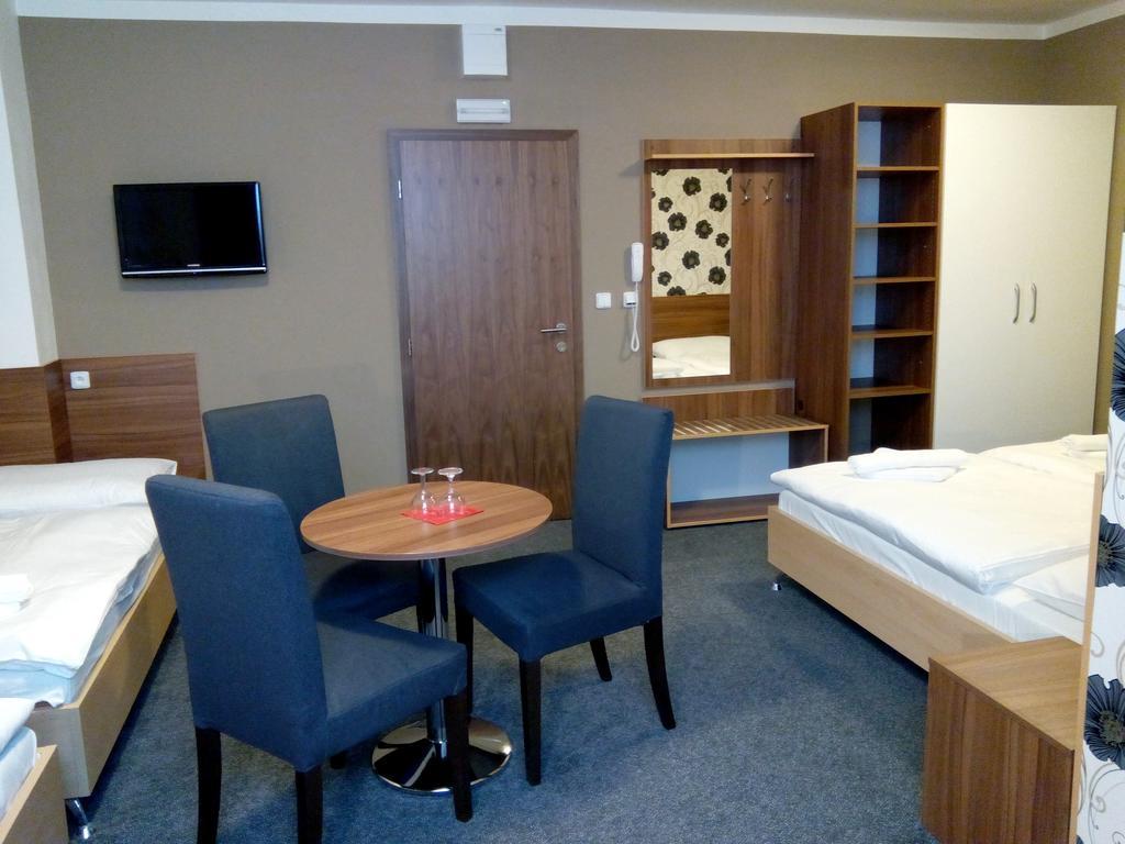 Arkada Hotel Bučovice Buitenkant foto