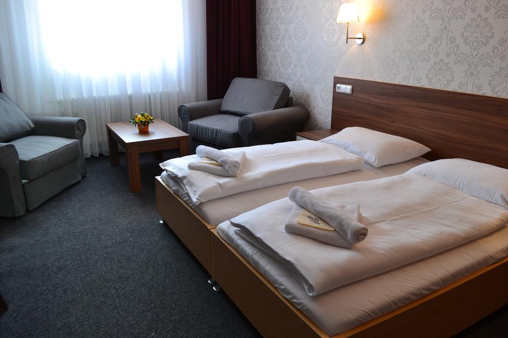 Arkada Hotel Bučovice Buitenkant foto