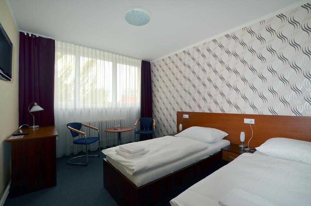 Arkada Hotel Bučovice Buitenkant foto