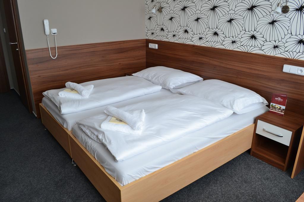 Arkada Hotel Bučovice Buitenkant foto