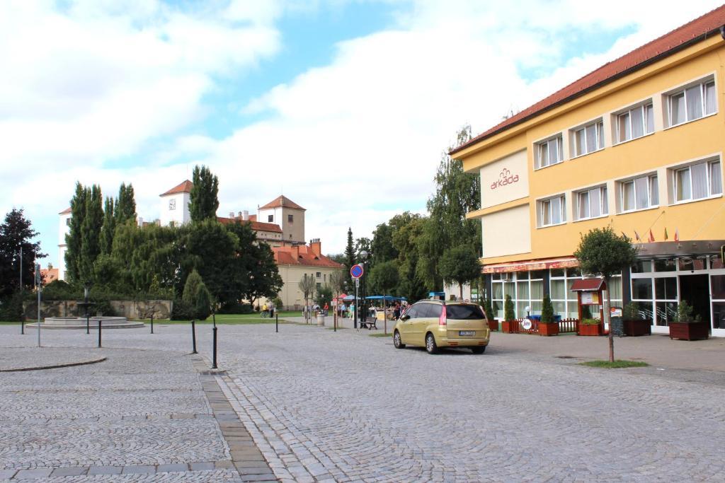 Arkada Hotel Bučovice Buitenkant foto