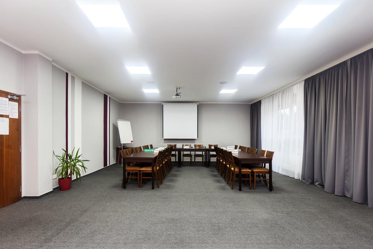 Arkada Hotel Bučovice Buitenkant foto