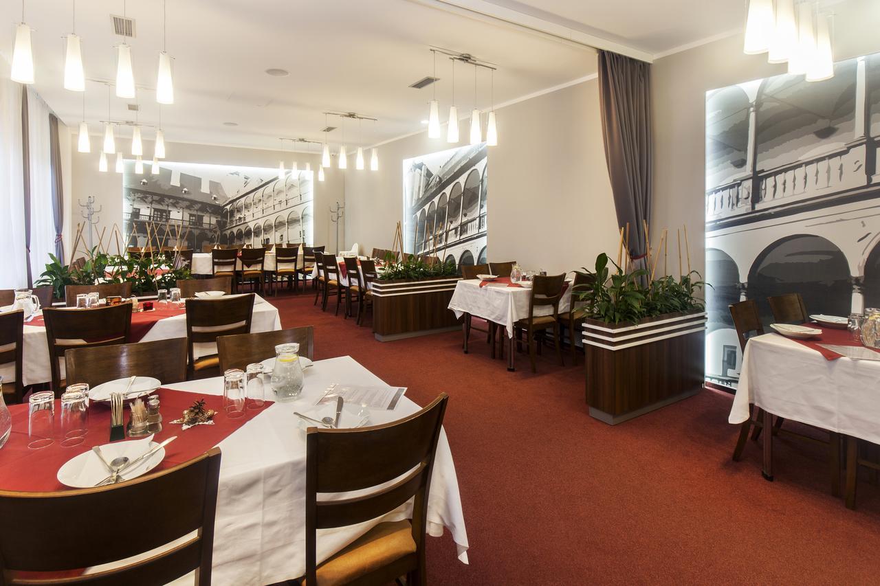 Arkada Hotel Bučovice Buitenkant foto