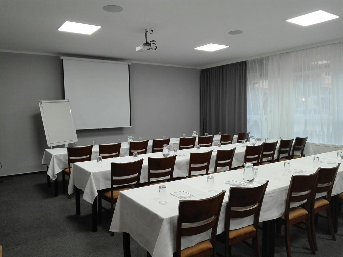 Arkada Hotel Bučovice Buitenkant foto